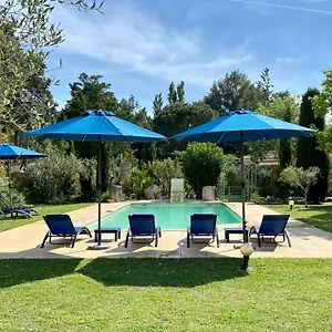 https://domaine-au-coeur-des-alpilles.fr-provencehotel.com